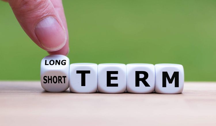 Short-Term Trading vs Long-Term Investing